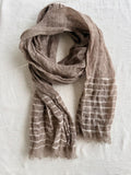 Sciarpa unisex taupe in lino e viscosa con frange