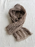 Sciarpa unisex taupe in lino e viscosa con frange